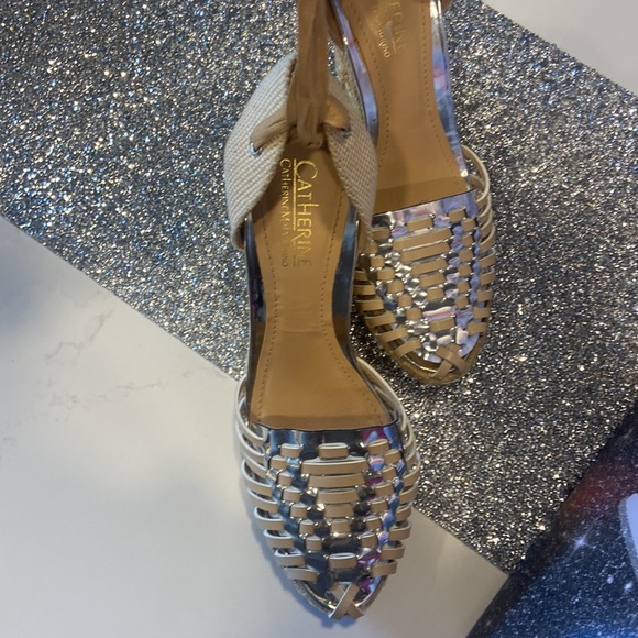 Catherine Malandrino | Miyoko Wedge Sandal | Size: 9 | Color: Silver Tan - Picture 12 of 17